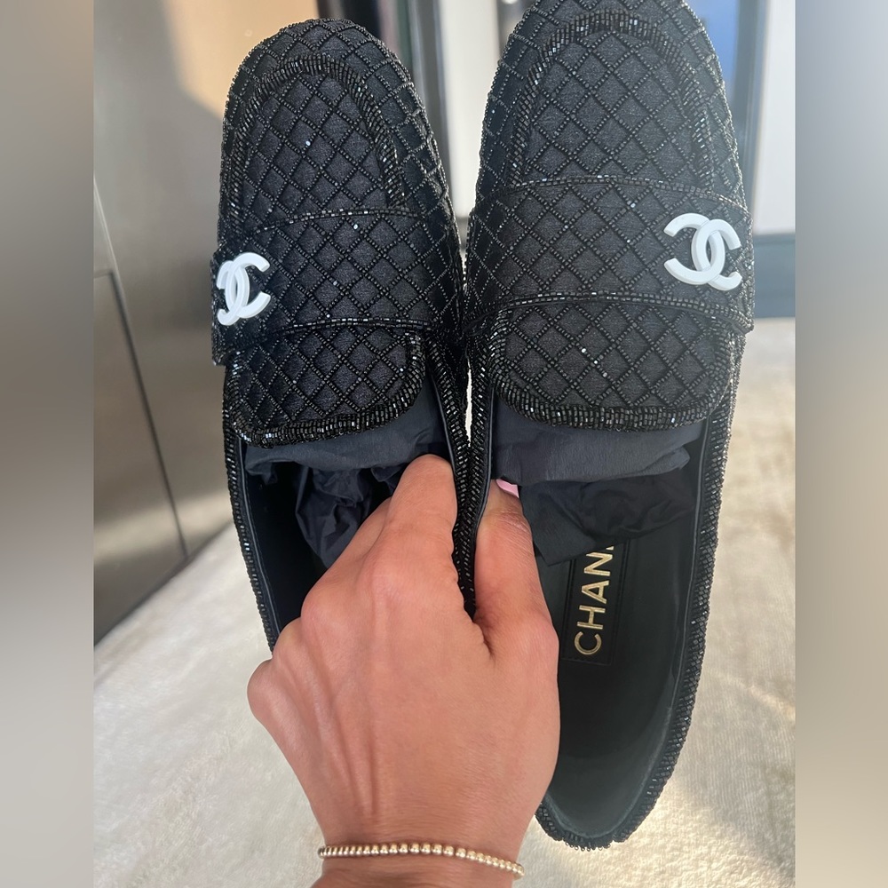 A Beautiful BRAND NEW fabric & embroidered pair of CHANEL Moccasin loafers 39.5 - Picture 15 of 15